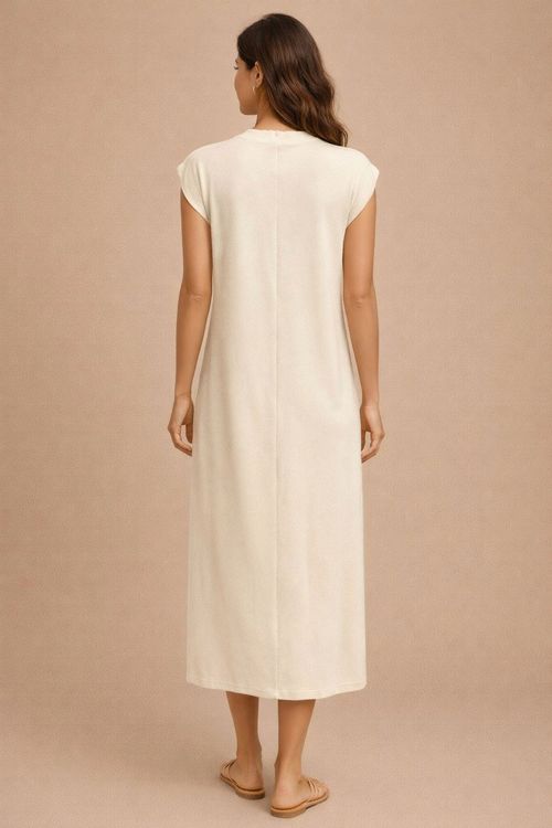 VESTIDO MIDI GOLA ALTA.